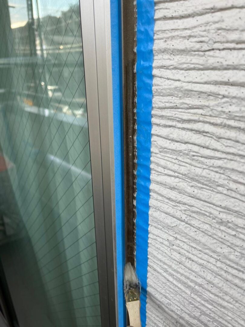 シーリング増し打ち プライマー塗布中