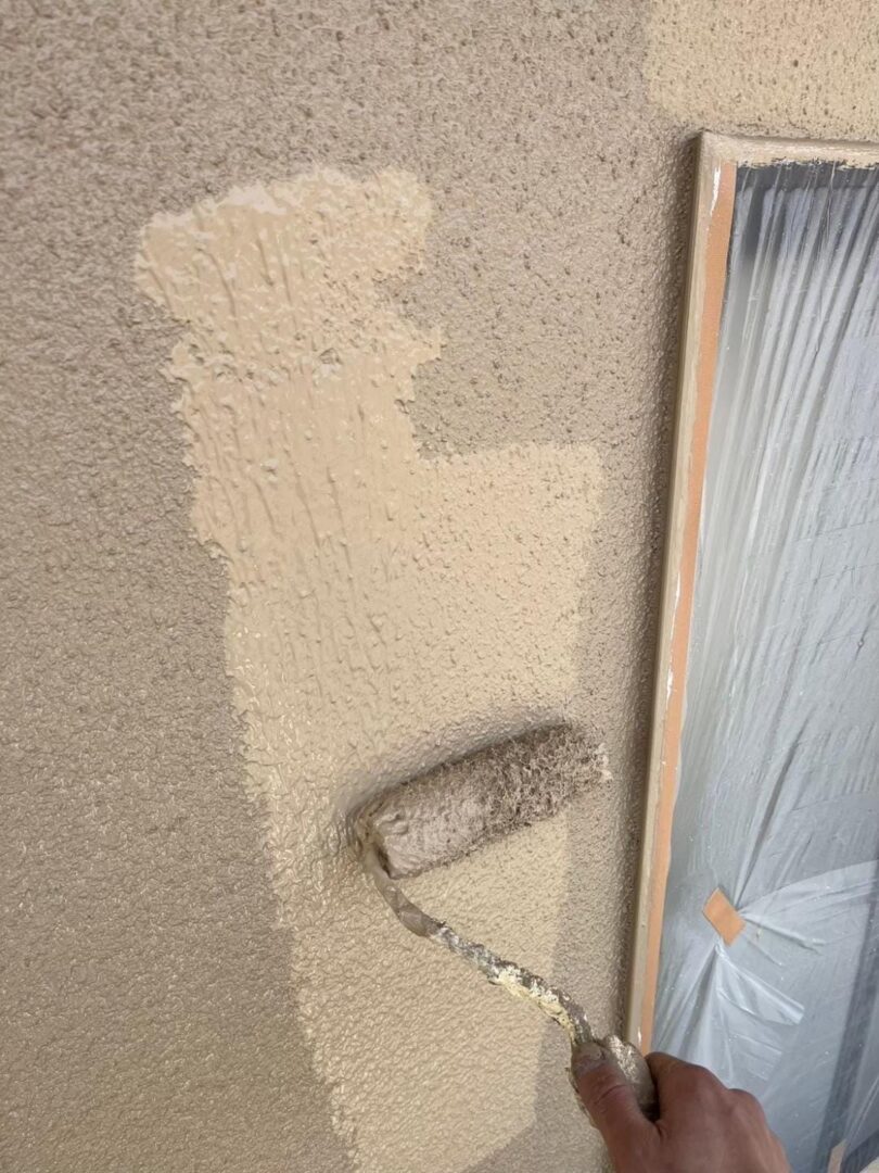 外壁 上塗り中