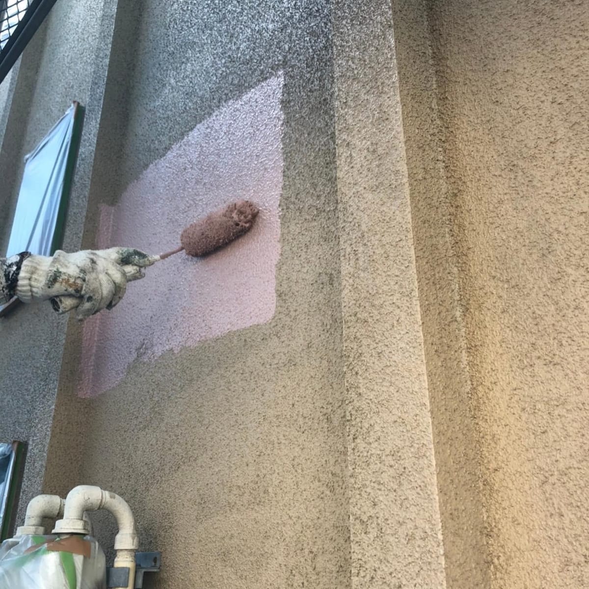 外壁 上塗り中