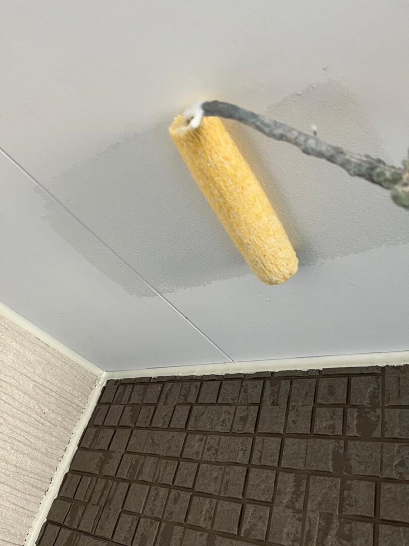 付帯部 軒天 下塗り中