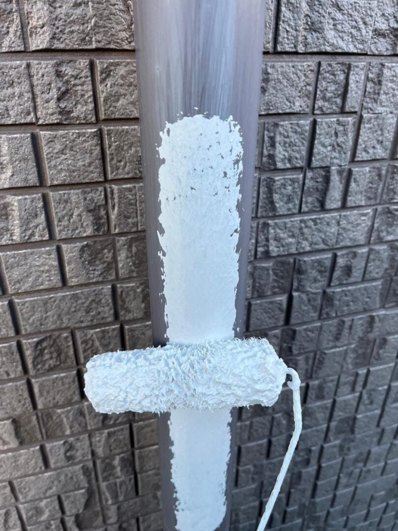 付帯部 竪樋 下塗り中