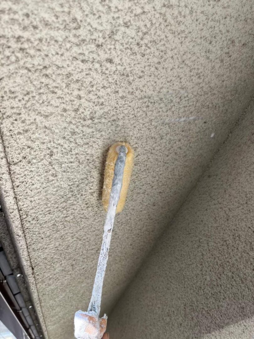 外壁 下塗り中