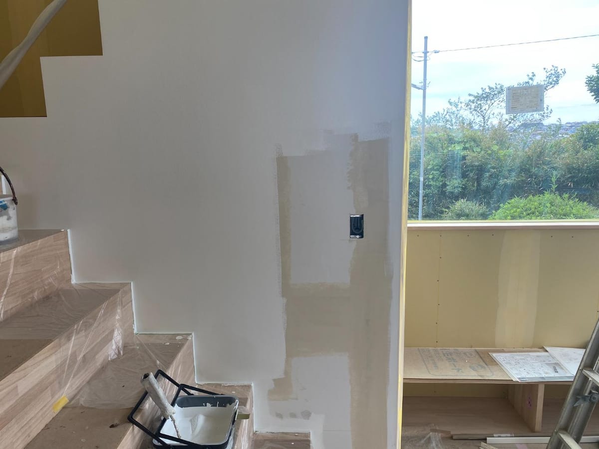 内装塗装 ボード下塗り施工中