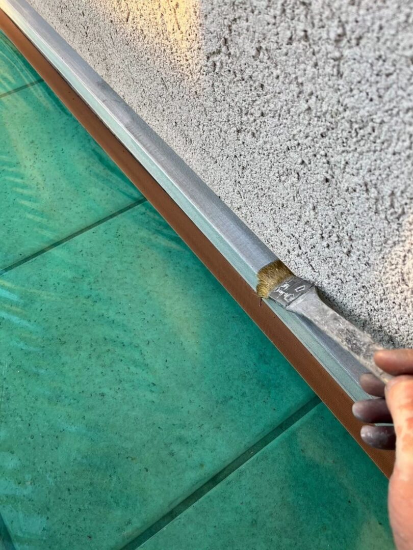 付帯部 水切り 下塗り中