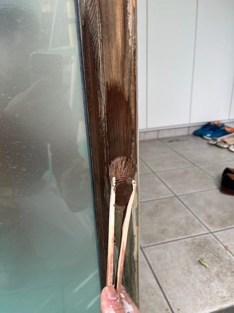 付帯部 窓枠 下塗り中