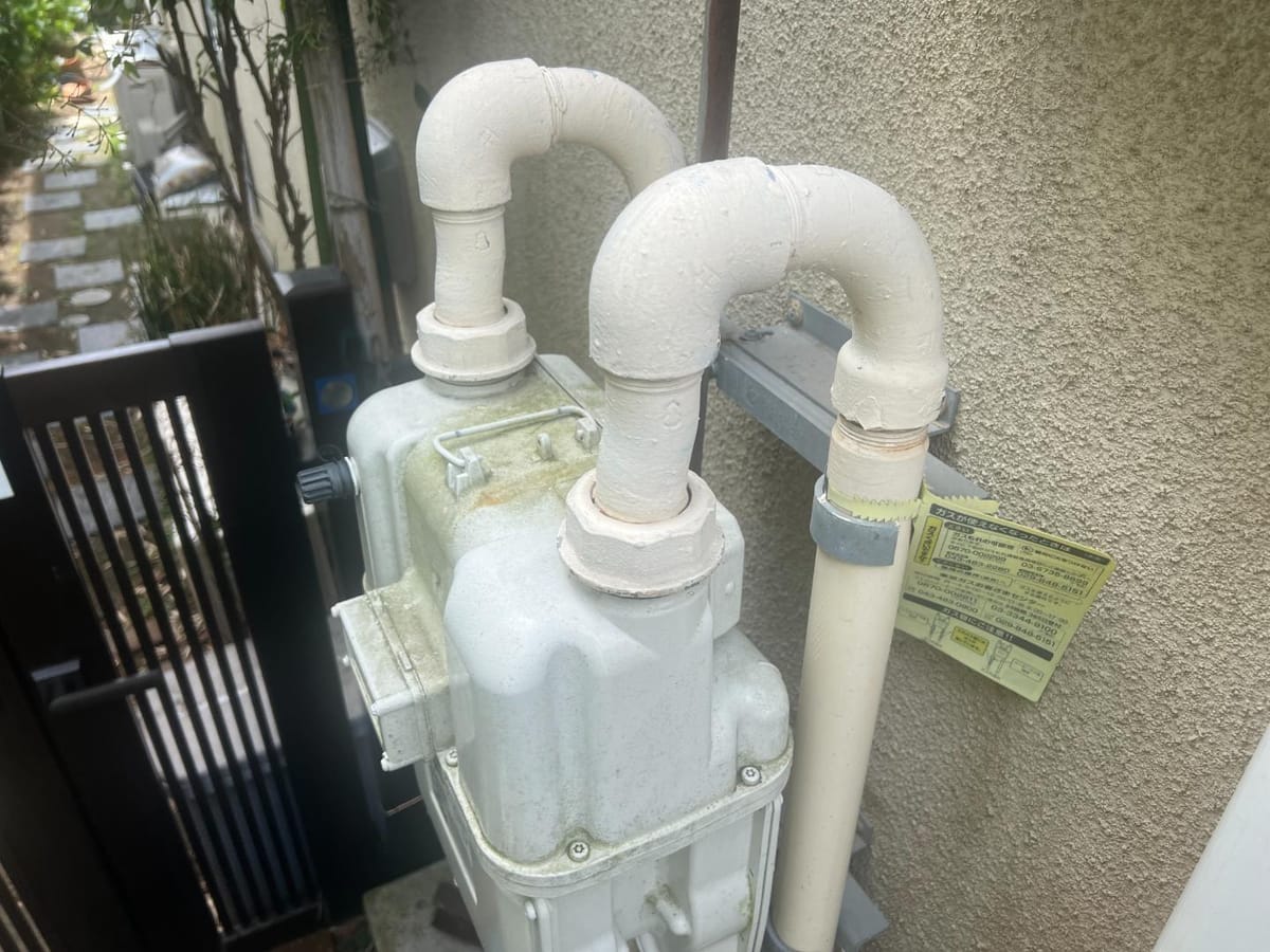 付帯部 ガスメーター配管 施工前